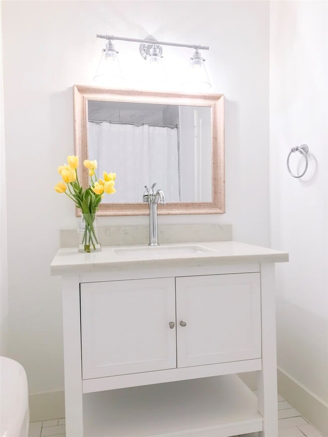 Building Photo - 5 Sandlily Ct