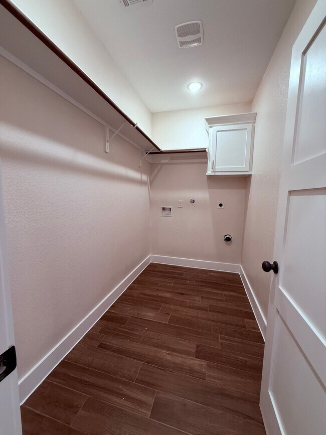 Building Photo - 14880 Coaltown Rd