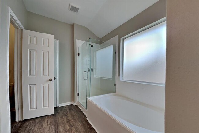 Building Photo - 21015 Kirkland Woods Dr