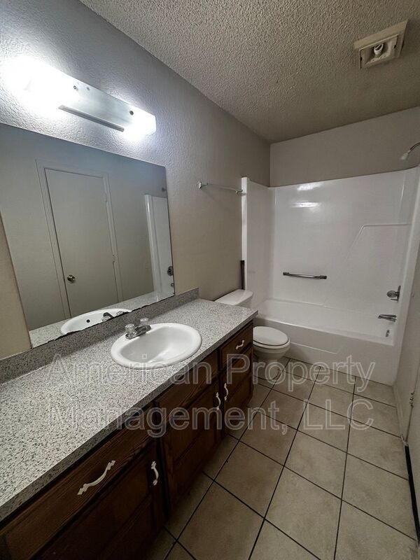 Building Photo - 1808 W 58th St