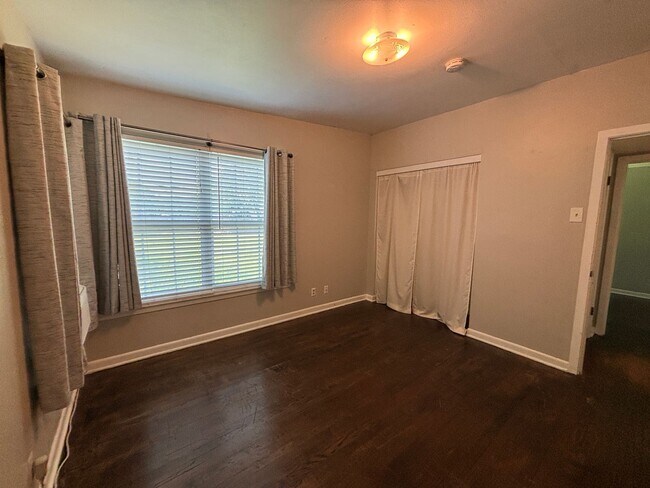 Building Photo - 318 Sprucewood Ln