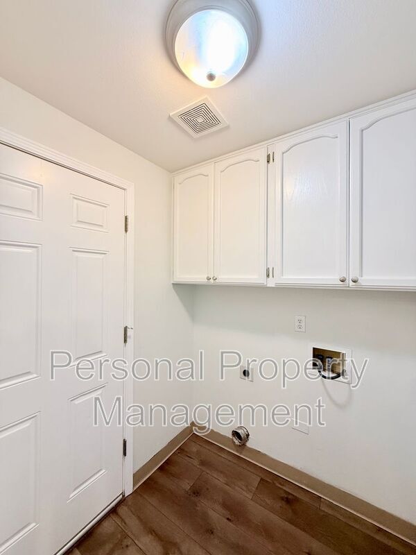 Building Photo - 10411 NE 66th St