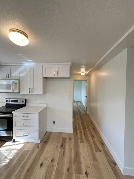 Building Photo - 10218 Snow Iris Way