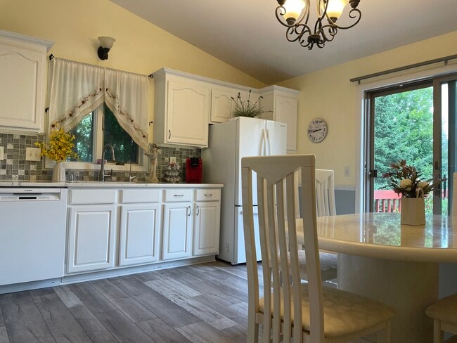 Building Photo - 6128 Jeffers Dr