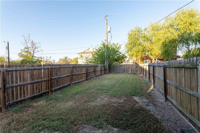 Building Photo - 1133 Oney Hervey Dr