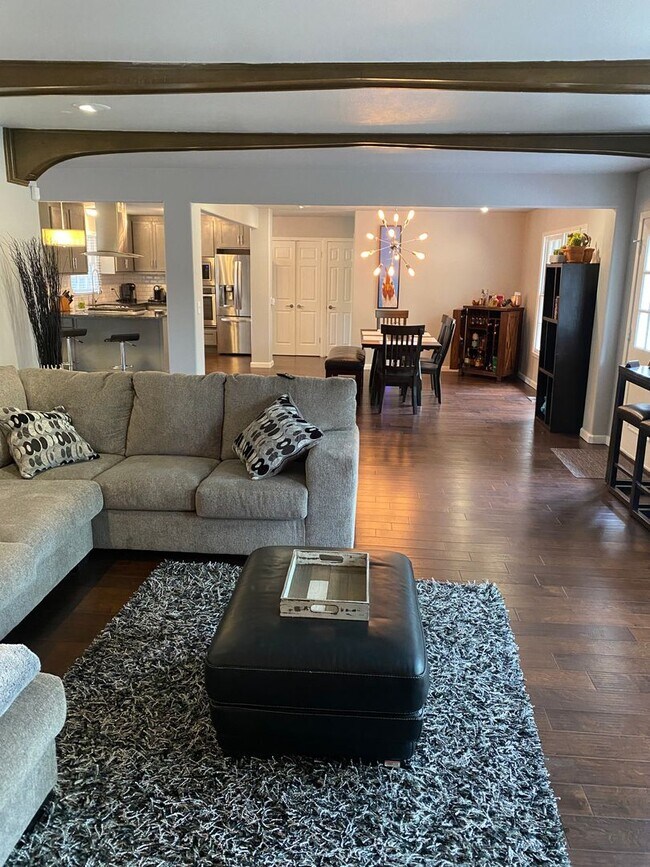Building Photo - Executive Home in Wilemans Belle Isle