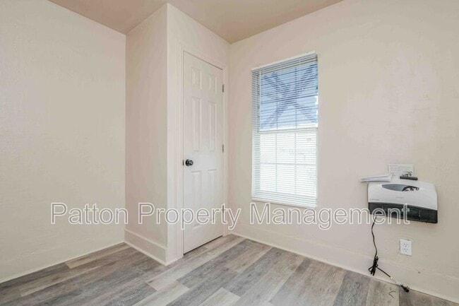 Building Photo - 1111 SW 13th Ave