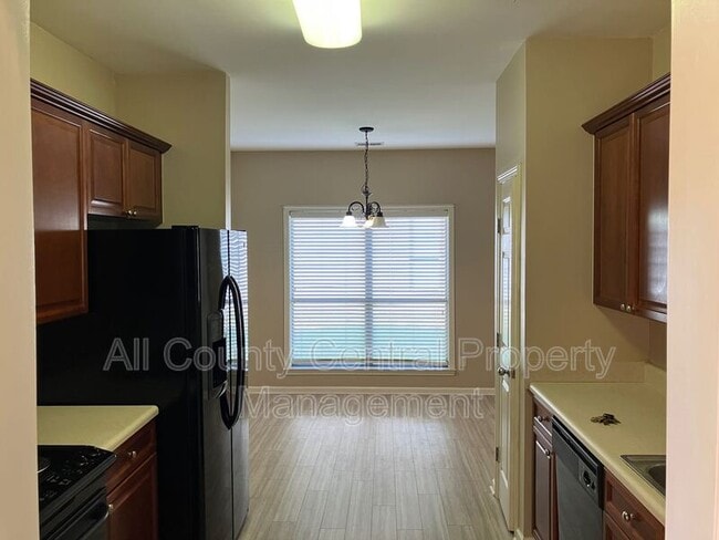 Building Photo - 2045 Forest Lakes Ln