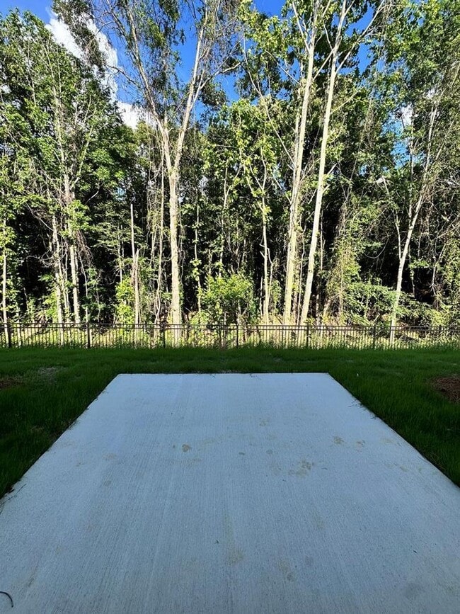 Building Photo - 3 Bed 3.5 Bath in Desirable Meadow Crest Neighborhood!