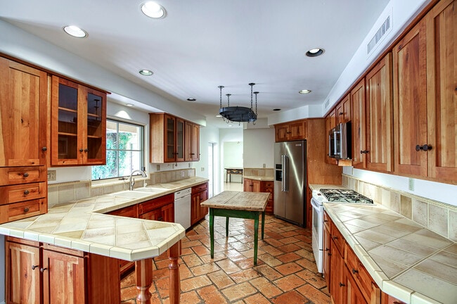 Building Photo - 4049 N 57th Pl