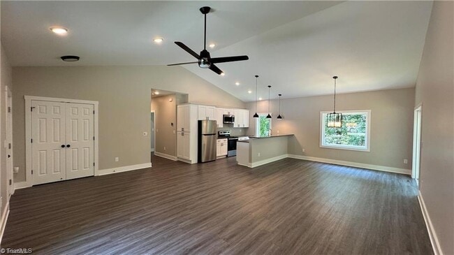 Building Photo - 148 Buena Vista Dr