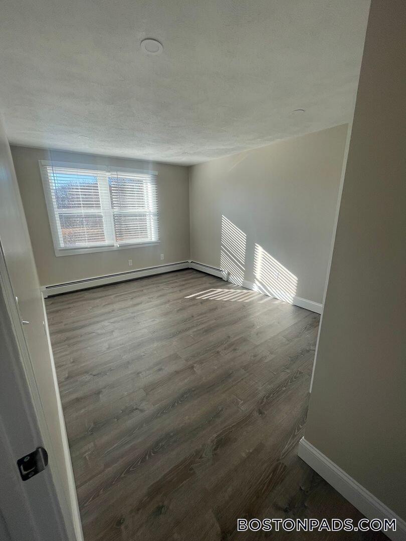 Building Photo - 25 Kenmar Dr