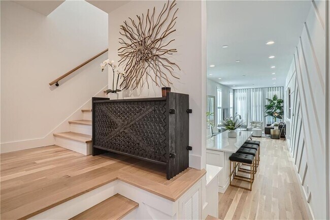 Building Photo - 997 Wylie St SE