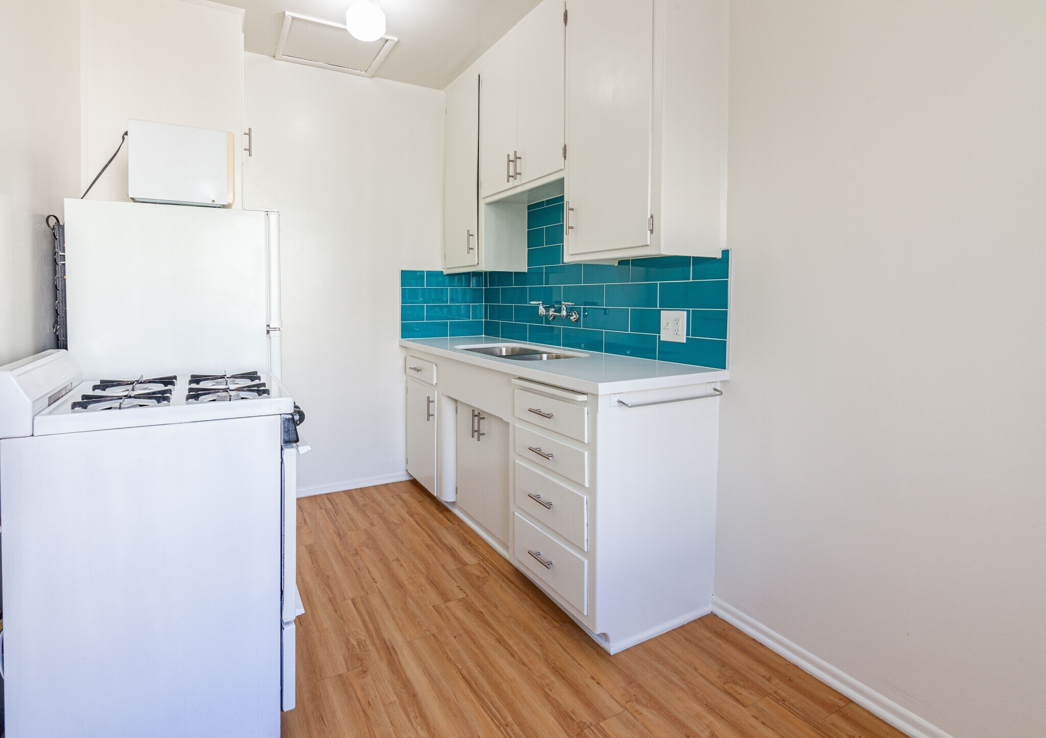 Building Photo - 667 Levering Ave