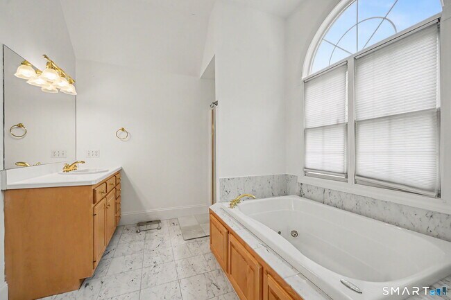 Building Photo - 1 Silvermine Rdg
