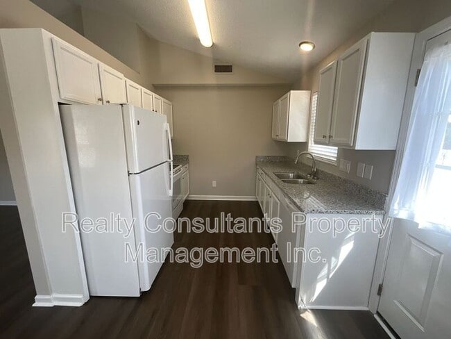 Building Photo - 2470 Shadow Valley Rd