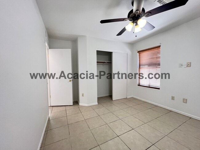 Building Photo - 2BD 2BA in Tres Pueblos w/ Garage & Washer/Dryer