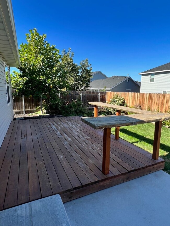 Building Photo - Great Updated Home