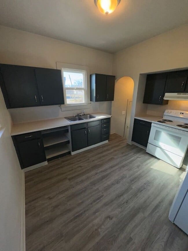 Building Photo - 14 W Tennessee St