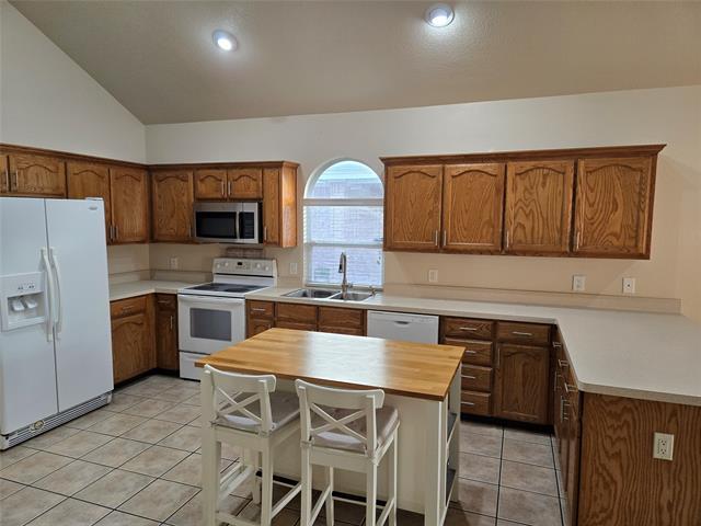 Building Photo - 624 Caravan Dr