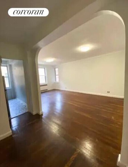 Building Photo - 305 W 52nd St