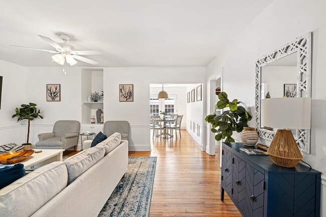 Building Photo - 1713 Paris Ave W