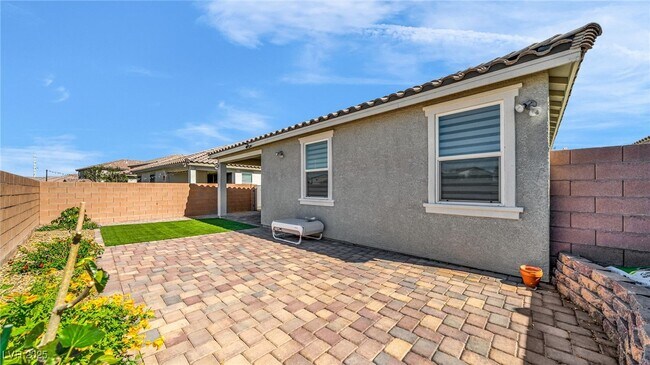 Building Photo - 5827 Casa Branca St