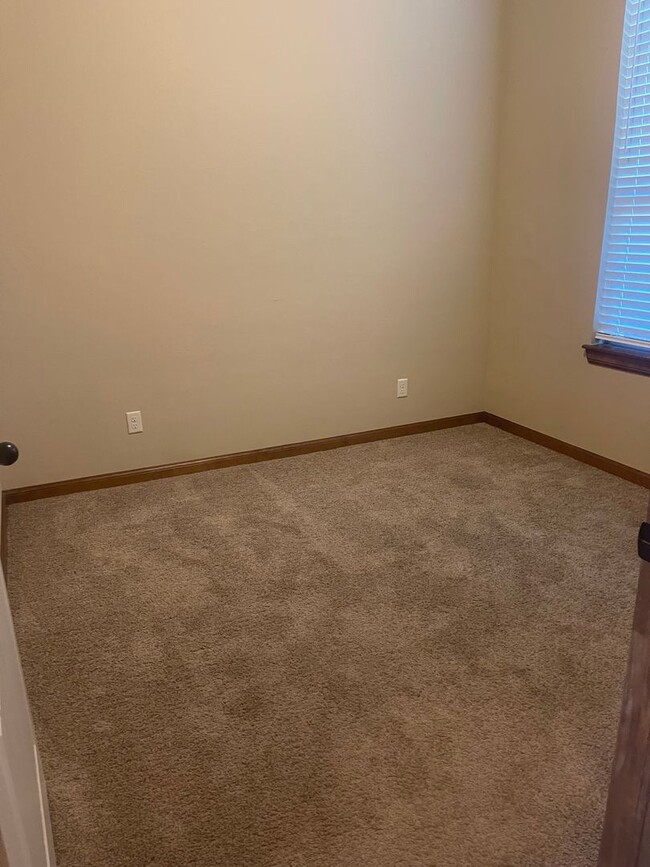 Building Photo - Fully Furnished Three Bedroom, Two Bathroo...