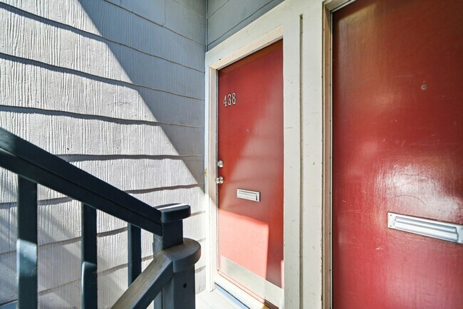 Building Photo - 438 30th St