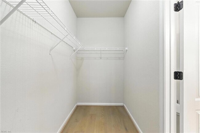 Building Photo - 522 Knolls Dr