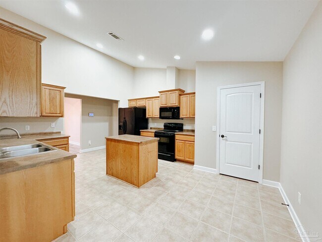 Building Photo - 1240 Benning Pl