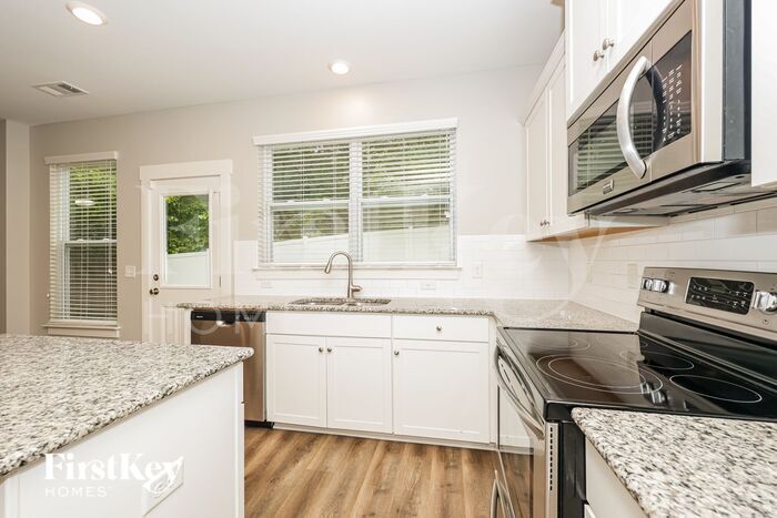Building Photo - 2037 Hamilton Hill Dr