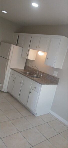 Building Photo - 2022 Castleberry Ln