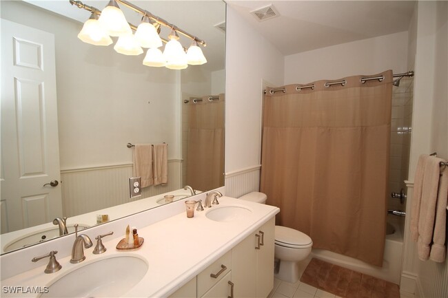 Building Photo - 1370 Mariposa Cir