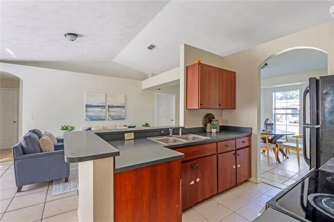 Building Photo - 816 Grove Ave