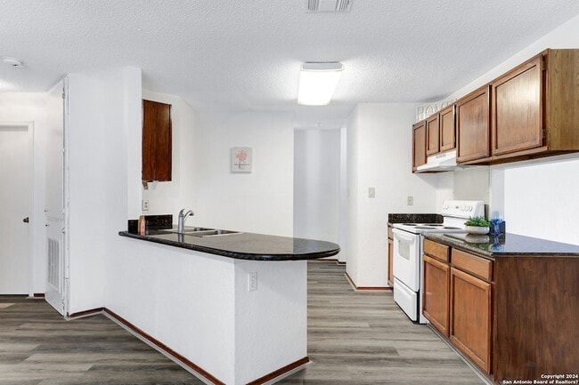 Building Photo - 6943 Sunshine Tree Dr