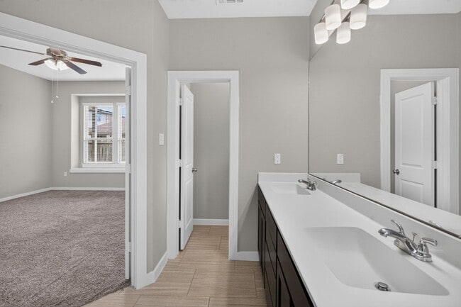 Building Photo - 6915 Rosemont Ct