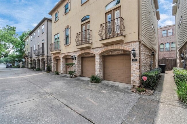 Building Photo - 592 Bomar St