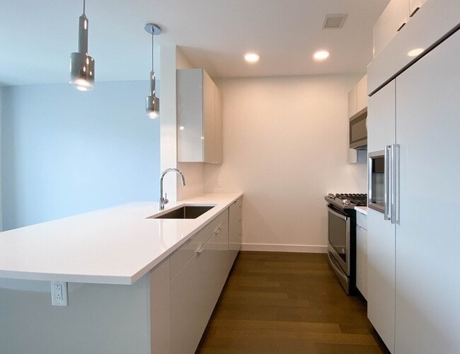 Building Photo - 65 Lewis St