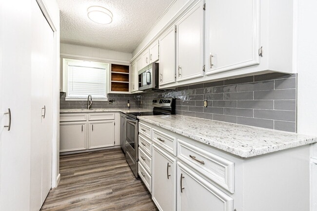 Building Photo - 2/2 in Frenship Schools. LOCATION! 1/2 off first months rent!