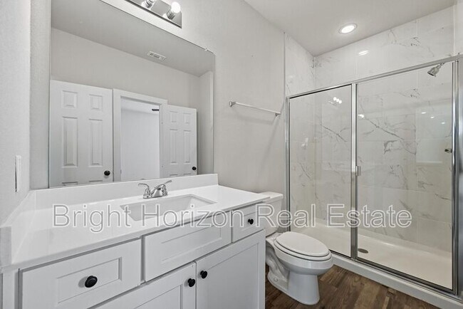 Building Photo - 3413 Valley Vista Dr