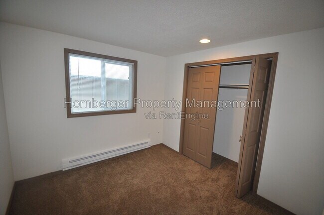 Building Photo - 8705 N Colton St