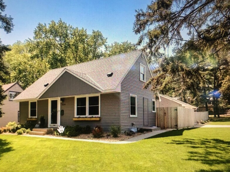great corner lot with fenced yard and two car garage - 8200 Vincent Ave S