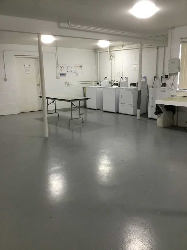 Laundry - 1245 S Maple Rd