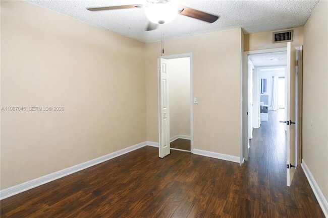 Building Photo - 8980 Palm Tree Ln