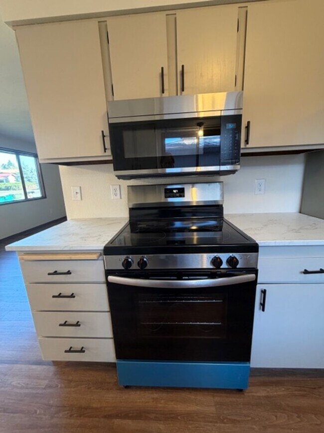 Building Photo - MIN912