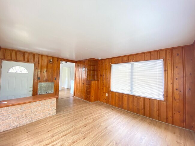 Building Photo - 907 Dowd Ave