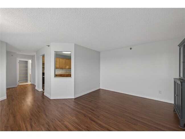 Building Photo - 78 10th St E