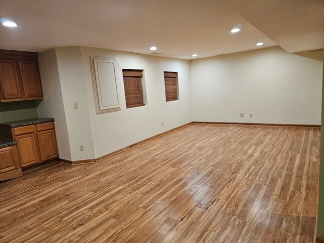 Building Photo - 2017 Thornwood Cir