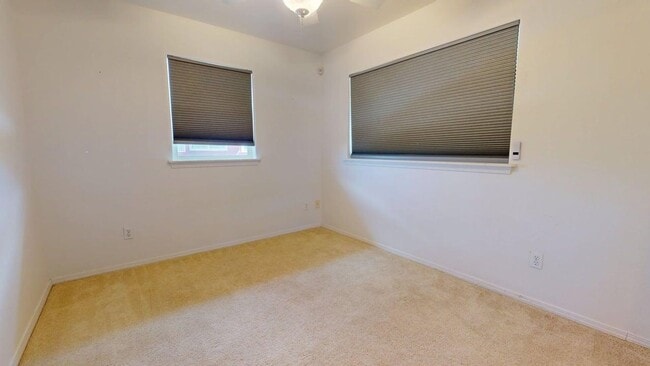 Building Photo - 4 Bedroom 2.5 Bath, 2 Car garage, Solar pa...